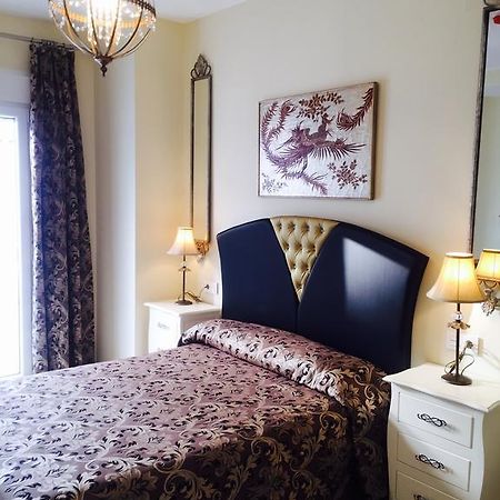 Отель Hostal Flor De Lis- Lojo Кониль-де-ла-Фронтера Экстерьер фото