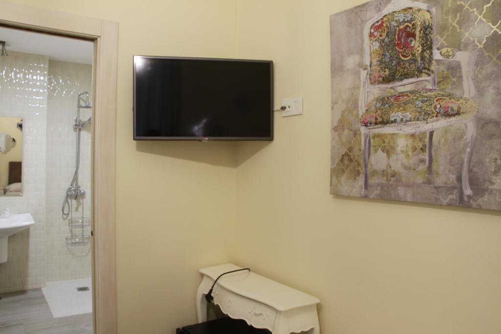 Отель Hostal Flor De Lis- Lojo Кониль-де-ла-Фронтера Экстерьер фото