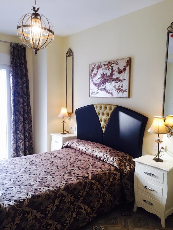 Отель Hostal Flor De Lis- Lojo Кониль-де-ла-Фронтера Экстерьер фото